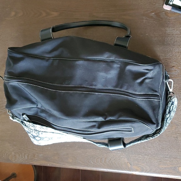 Givenchy Parfums Black Weekender Overnight Shoulder Tote CarryOn Duffle TRAVEL - Picture 7 of 14